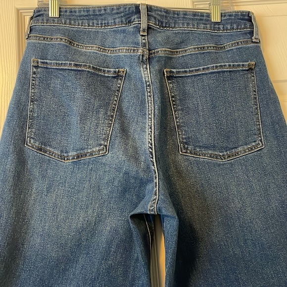 Old Navy Wow Wide Leg High Rise Jeans - Picture 3 of 5